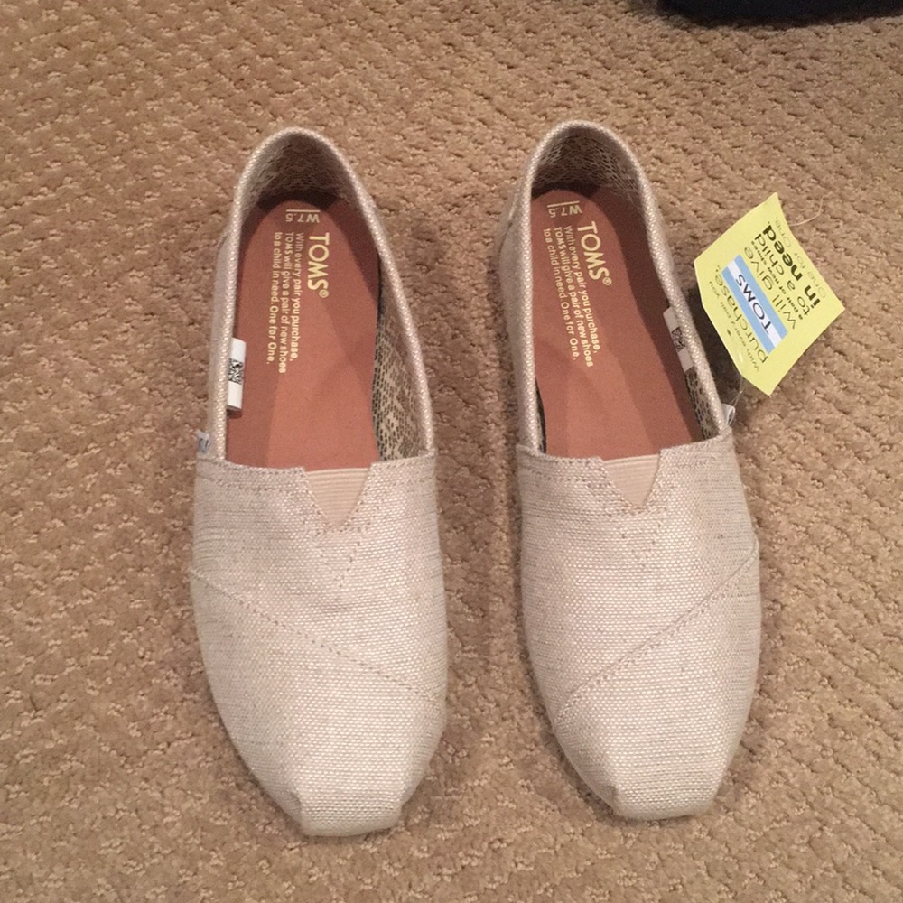 Toms shoes NWT. Size 7.5
